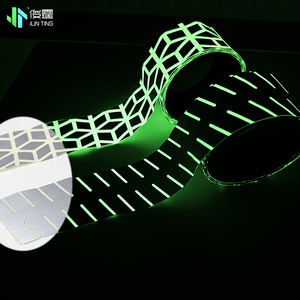 Junting <span class=keywords><strong>Bande</strong></span> de passerelle auto-adhésive noire Ruban lumineux <span class=keywords><strong>Bande</strong></span> antidérapante givrée lumineuse <span class=keywords><strong>Mat</strong></span>ériau PET réfléchissant photoluminescent - Product Image 4