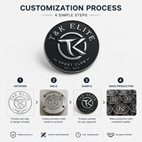 Écusson 3D personnalisé en TPU en relief, logo argenté métallisé, badge en caoutchouc noir texturé, étiquettes pour vêtements de club sportif et marque de vêtements