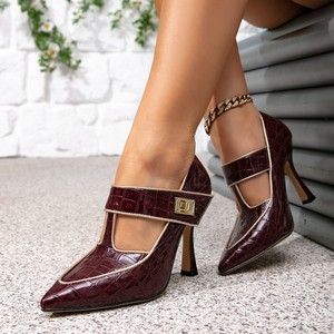 Le nuove <span class=keywords><strong>scarpe</strong></span> singole <span class=keywords><strong>con</strong></span> <span class=keywords><strong>tacco</strong></span> alto per le donne in rosso vino sono alla moda, semplici e Casual. Sono perfetti per le feste serali - Product Image 4