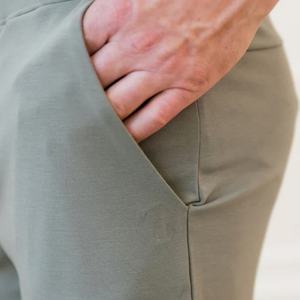 Shorts légers en bambou doux pour homme, avec texture lisse et finition élégante - Product Image 4