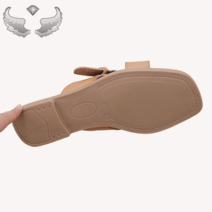 Sandales tendance pour femmes, sandales simples et confortables pour l'été, pantoufles pour femmes, semelles souples, emballage personnalisé, pantoufles en gros - Product Image 6