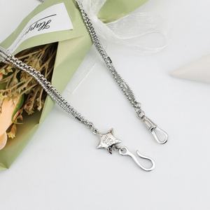 Collier pour femme en acier inoxydable plaqué or 18 carats, résistant à l'eau et inaltérable, avec chaîne fine à trois couches - Product Image 4