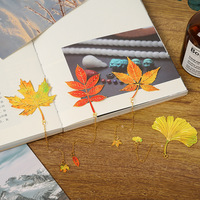 Marque-page en métal émaillé avec pendentif feuille d'automne (érable, ginkgo) ajouré doré, classique, cadeau pour les amateurs de lecture