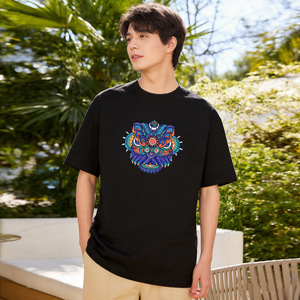 Camiseta Negra Transpirable de Manga Corta con Diseño de Logotipo de Danza del León, 100% Algodón, Estilo Urbano Unisex Q240 - Product Image 4