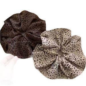 Chouchou coréen rétro à imprimé léopard avec perles décoratives pour femme, accessoires de coiffure quotidiens, tissu haute élasticité - Product Image 5