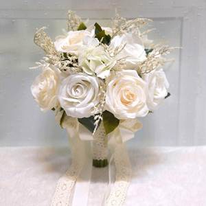 Bouquet de fleurs vintage fait main pour mariage, mariée et demoiselle d'honneur, à prix abordable - Product Image 2