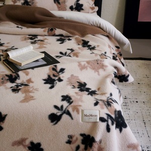 Coperta in Cashmere Bionico di Alta Qualità con Motivo Floreale in Stile Vintage, Ideale per Donne in Gravidanza e Neonati, Adatta per Autunno/Inverno - Product Image 4