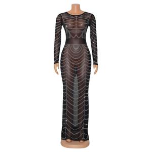 Abito lungo con spacco posteriore, strass, cerniera e inserti in rete trasparente - Product Image 5