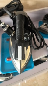 Plancha de Vapor Industrial de 4L y 1300W Tipo Botella, Potenciada para Tiendas de Ropa y Tintorerías, Plancha por Gravedad - Product Image 4