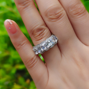 Anello da sposa geometrico scintillante per donna, elegante gioiello da dito alla moda - Product Image 2