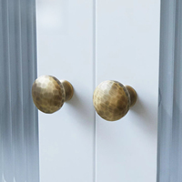 Poignées et boutons de meubles en laiton martelé, poignées de meubles en bronze, ensemble de barres de tirage architecturales symétriques pour entrée