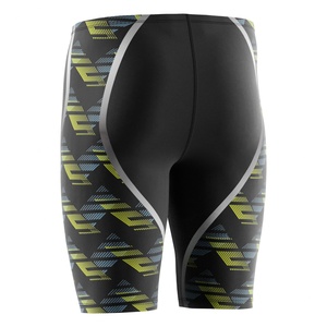 Traje de Baño Profesional para Hombre con Tela Resistente al Cloro y Corte Aerodinámico para un Nado Más Rápido y Eficiente - Product Image 2