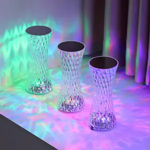 Lámpara LED de mesa de cristal de cintura pequeña, luz nocturna RGB de escritorio con proyección de diamante para decoración de dormitorio, luz cálida de ambiente