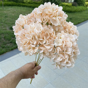 باقة زهور هدرانج من الحرير 5 رؤوس بيضاء تصلح كزهور لزينة حفلات الزفاف - Product Image 5