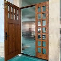 Portes d'extérieur en bois massif de style design moderne avec inserts en verre Porte d'entrée en bois finition chêne acajou