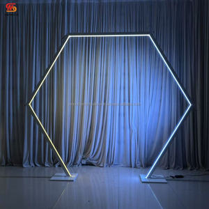 Arche de mariage professionnelle personnalisée et élégante avec éclairage LED, arche en métal blanche pour la scène de la fête de mariage - Product Image 1