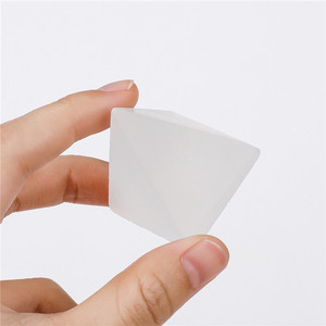 Mundo de cristales Feng Shui, pirámide de <span class=keywords><strong>selenita</strong></span> grabada - Product Image 6
