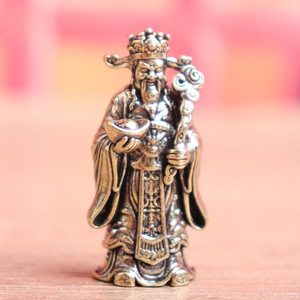 1 pièce Miniature en laiton, Ornement Artisanal Rétro Solide, représentant un Dieu <span class=keywords><strong>de</strong></span> la Richesse avec lingot et Ruyi, pour décoration <span class=keywords><strong>de</strong></span> bureau ou figurine <span class=keywords><strong>de</strong></span> thé - Product Image 3