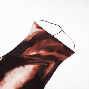 Viviblook Y26DS130 Nouvelle Robe Longue d'Été pour Femme, Sans Manches, Col Basse, Dos Nu, Imprimée Patchwork, Style Plage Halter - Product Image 6