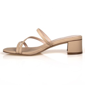 Fábrica al por mayor de encargo de la de las mujeres de la moda de verano de Nappa genuina confort Sexy correa de <span class=keywords><strong>tacón</strong></span> grueso altura media de las mujeres <span class=keywords><strong>sandalias</strong></span> de <span class=keywords><strong>fiesta</strong></span> - Product Image 4
