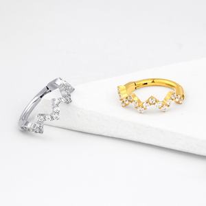 Piercing Historias ASTM F 136 Titanio Pave CZ Corona en forma de segmento con bisagras Clicker Anillo Piercing - Product Image 2