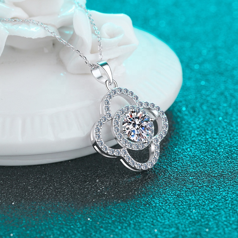 925 Sterling Silver 1ct D Color Moissanite Clover Pendant  1.0 ct 925 sterling silver Moissanite clover shaped pendant necklace display picture 1