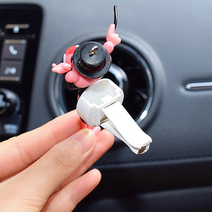 Elegante Clip Profumata per Auto a Forma di Pantera Rosa, Decorazione per Interni Auto e Ornamento Aromaterapico per Donne - Product Image 5