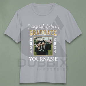 เสื้อยืดวันรับปริญญาสำหรับทุกเพศ ผ้าฝ้าย 100% ออกแบบลายโลโก้สีตามสั่ง เสื้อยืดผู้ชาย คุณภาพสูง ผ้า Worsted เป็นมิตรกับสิ่งแวดล้อม - Product Image 3