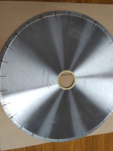 Disco de Sierra de Diamante Sinterizado de Alta Calidad de 350/400 mm para Corte de <span class=keywords><strong>Dekton</strong></span>, <span class=keywords><strong>Precio</strong></span> de Fábrica ZHONGLI - Disco de Sierra de Diamante Profesional - Product Image 4