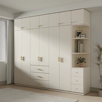 Armoire de chambre blanche moderne avec portes battantes et miroir, sans poignée à bouton