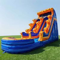 Château gonflable aquatique bleu pour enfants avec toboggan et zone de saut, idéal pour la plage et les activités aquatiques en extérieur