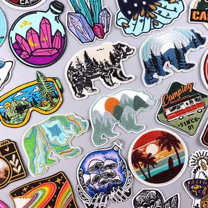 Patchs brodés thermocollants personnalisés en gros, motifs Montagnes et Vagues, pour la décoration de vêtements et de jeans - Product Image 1