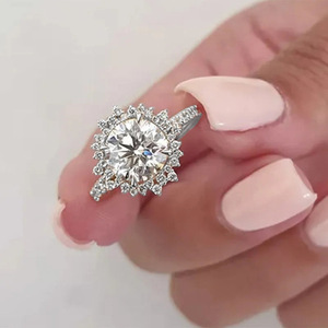 Anello con Design Floreale Rotondo, Anello Classico da Donna - Product Image 2