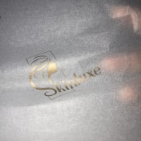 Papier de Soie d'Emballage Noir de Luxe Personnalisé avec Impression Feuille d'Or 17 g/m² pour Vêtements, Biodégradable
