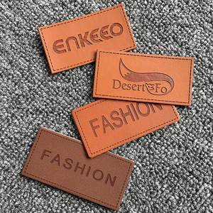 Logo en relief en relief personnalisé étiquettes à repasser sur bagages en cuir PU à coudre sur une étiquette en faux cuir avec oeillet pour vêtements - Product Image 2