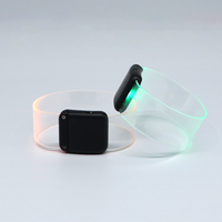 Programmable Concert Musique Activé Personnalisé Glow Light Télécommandé Rgb Logo LED Clignotant Bracelet Bracelet