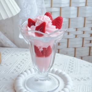 Bougie parfumée en forme <span class=keywords><strong>de</strong></span> coupe <span class=keywords><strong>de</strong></span> crème glacée aux fruits et au chocolat pour ornement parfumé, cadeau d'anniversaire transfrontalier, style dessert - Product Image 6