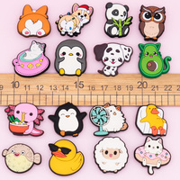 Logo Kustom Kartun Hewan Campuran 2D Gantungan Sepatu Bentuk Hewan Ternak Dekorasi Clog 2.5-3.5cm 2g/pcs Sampel Gratis MOQ 10pcs Pasokan Grosir