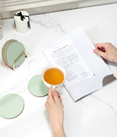 Sous-verres en liège isolant avec logo imprimé, directement de l'usine, adaptés à un usage domestique avec support