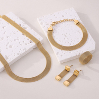 Vente en gros Ensemble de bijoux pour femmes collier de mailles en acier inoxydable plaqué or 18 ct rétro de haute qualité