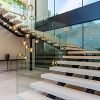Escalier droit moderne en bois massif Escalier en acier avec rampe en verre pour la maison