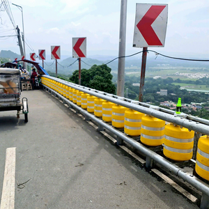 One Long <strong>Post</strong> with Two Short <strong>Post</strong> Roller Barrier <strong>Post</strong> Distance 0.7m Rolling Guardrail SB <strong>Level</strong> EVA PU Roller Barrier - Product Image 3
