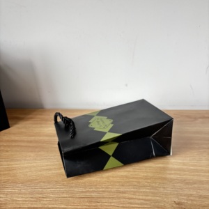 Nhỏ Sang Trọng Túi Quà Tặng Giấy Với Dây Xoắn Xử Lý Biểu Tượng Tùy Chỉnh Bao Bì Túi Cho Sô Cô La Kẹo Trang Sức Cửa Hàng Quà Tặng - Product Image 2