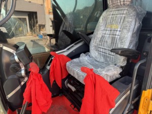 Excavatrice Hyundai 220LC 9S d'occasion inspectée en usine Machine hydraulique de 22 tonnes pour les travaux routiers et les opérations de carrière - Product Image 2