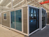 Maison conteneur isolée et extensible au design moderne du milieu du siècle, cabane préfabriquée de luxe pour le camping en plein air