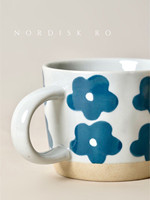 Tasse à café et latte en poterie rustique rétro antique, peinte à la main avec motif floral, design pour couple