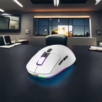 Souris de jeu sans fil haut de gamme tri-mode 2.4G Bluetooth USB légère pour e-sport, programmable, rechargeable, logo personnalisé
