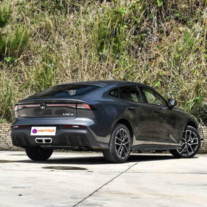 Changan UNI-<span class=keywords><strong>V</strong></span> : Berline Sportive de Luxe Avancée, Automobile Chinoise Moderne pour les Déplacements Professionnels, Conduite Premium et Marché Mondial - Product Image 1