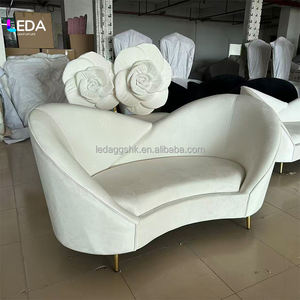 Sofá de Dos Plazas LEDA Contemporáneo de Terciopelo Blanco para Bodas y Eventos de Novios - Product Image 2