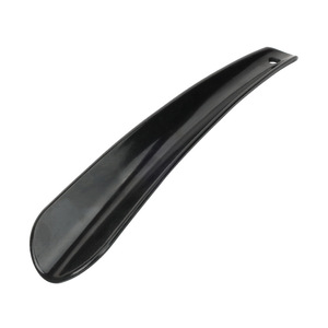 Curved Shoehorn 17.4cm Plastic Short Handle Portable Shoe <b>Puller</b> For Pregnant Women Household Use - Product Image 4